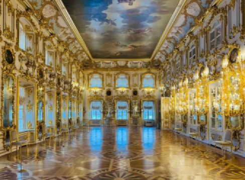 คู่มือการเดินชมอาณาจักรน้ำแข็งและหิมะ: สถานที่ท่องเที่ยวที่ห้ามพลาด ณ พระราชวังปีเตอร์ฮอฟ