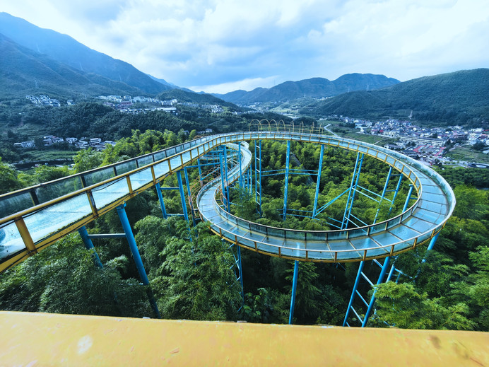 No hiking required! Anji Panda Tribe is perfect for families with