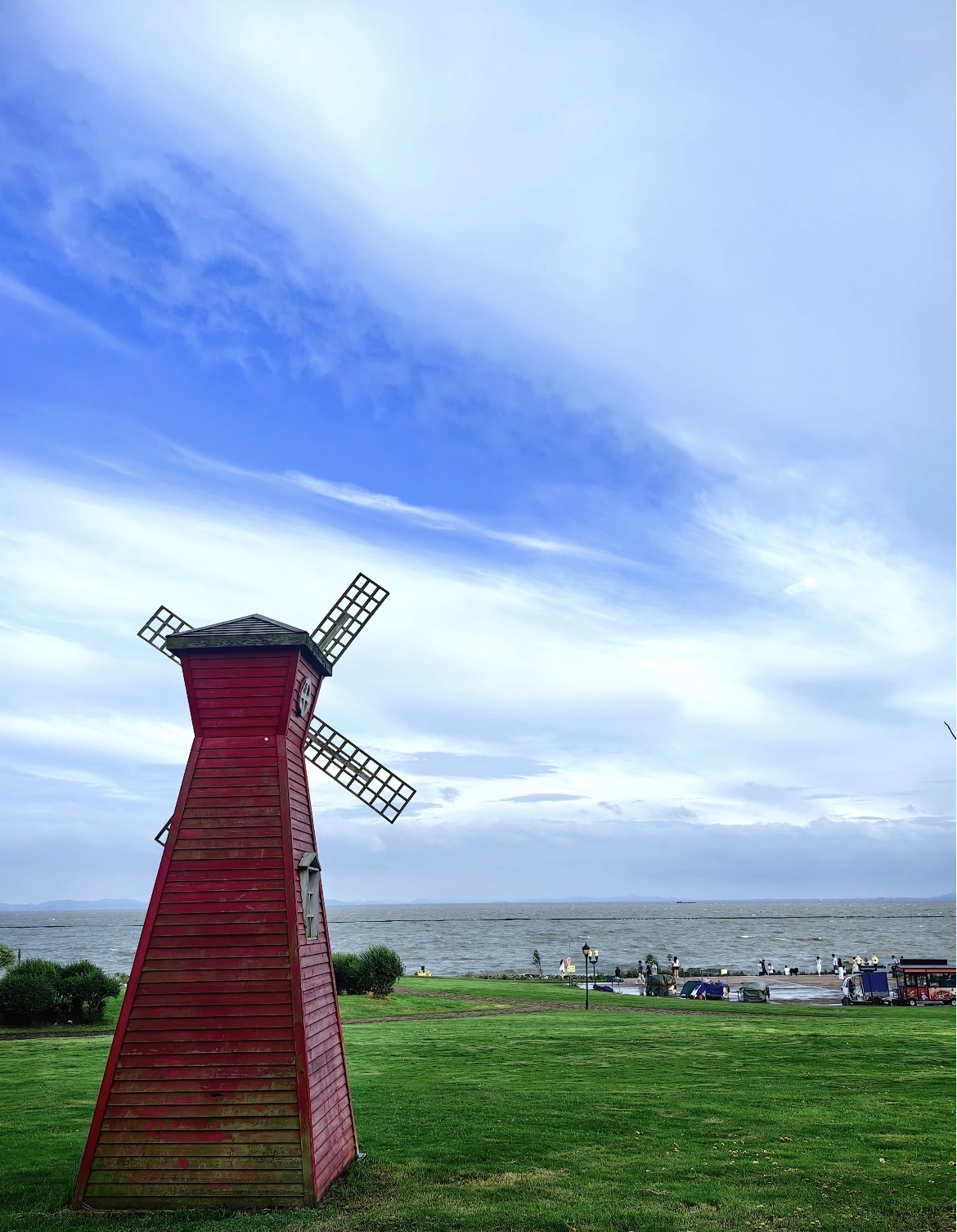 Hefei actually has a free "mini beach," with red reefs and a "tangerine sea" sunset that will leave you speechless