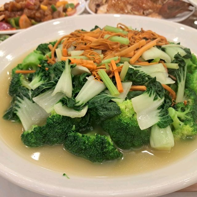 慶祝父親節🥳乳豬龍蝦全包宴😍👏