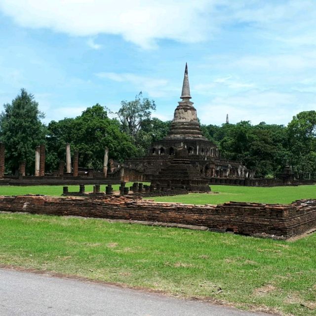 ทัวร์เมืองโบราณ "ศรีสัชนาลัย" มรดกโลก