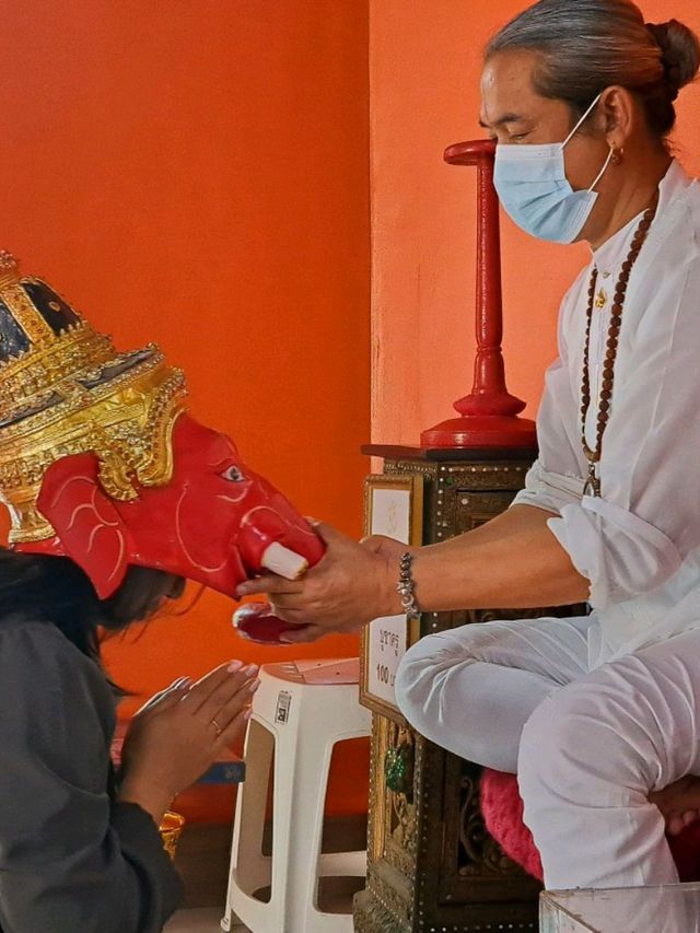 ขอพรด้านความสำเร็จกับพระพิฆเนศองค์ยืน
