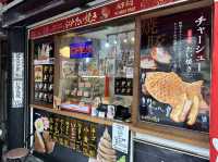 東京・浅草。奥山おまいりまち商店街入口『江戸たい焼き浅草本店』のたい焼き