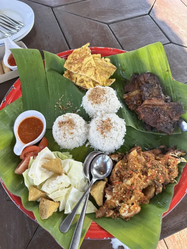 Authentic Malay cuisine by the paddy field