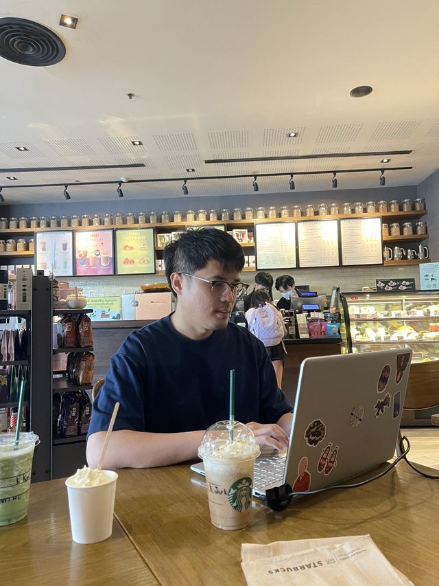 Starbuck 📍 Esplanade Ratchada 