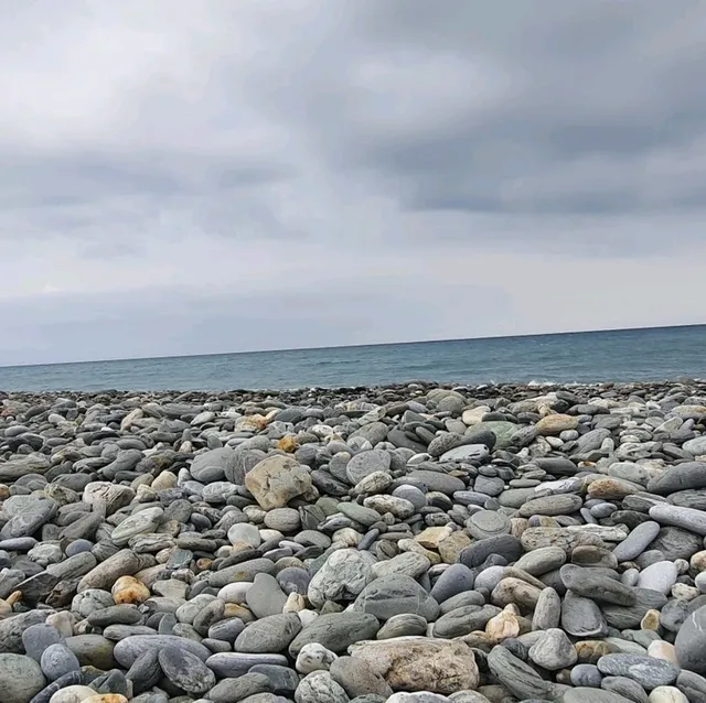 聽浪吹風堆石秘境海灘【曼波海灘】