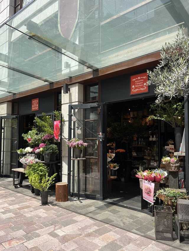 東京【赤坂見附】とてもかわいい🌼お花屋さんのカフェ