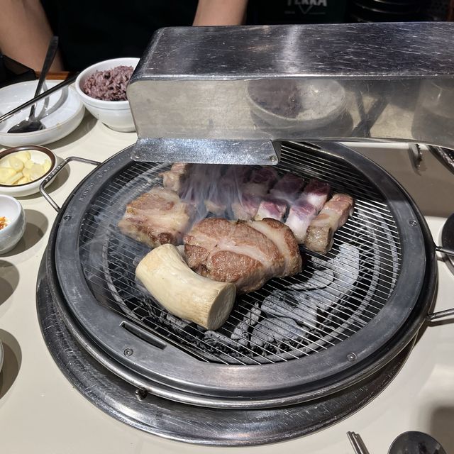 [연남동] 최고급 원육을 사용하는 프리미엄 고기집 ‘연남제비’