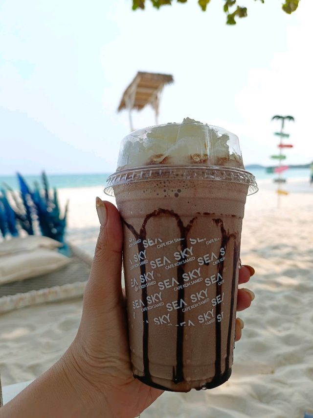 SEA SKY cafe คาเฟ่ริมทะเลหาดทรายแก้ว เกาะเสม็ด