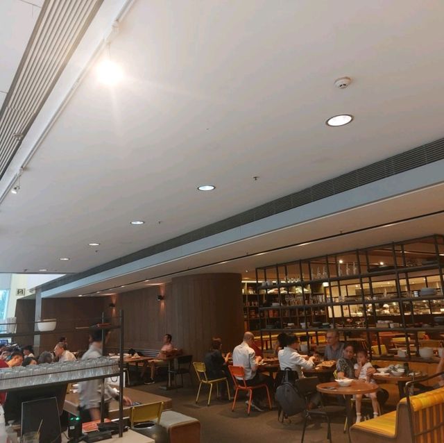 又一城EXP邊吃晚餐邊欣賞溜冰場英姿