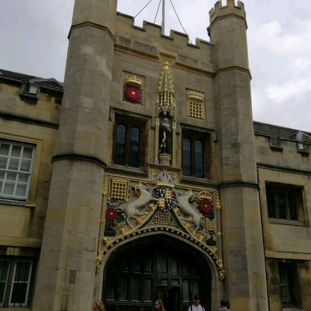 A Fascinating Journey through History and Academia: Exploring Cambridge's Museums, King's College, and the Picturesque River