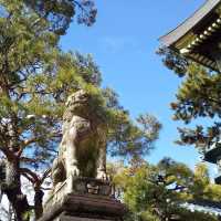 京都 北野天満宮の『なで牛』に雪が積もっていた。