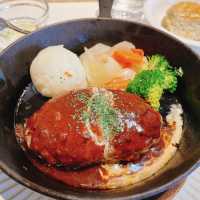 サラダバーとパン食べ放題が魅力的のレストラン✨
