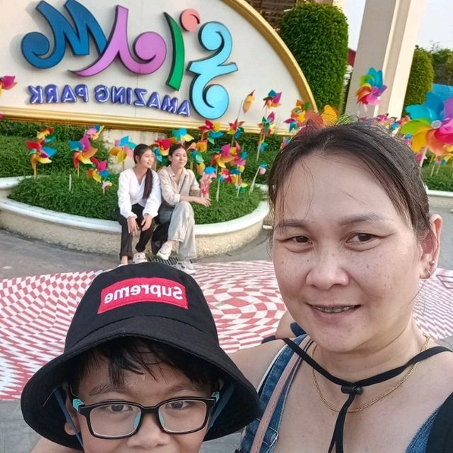 mother and son trip to bangkok