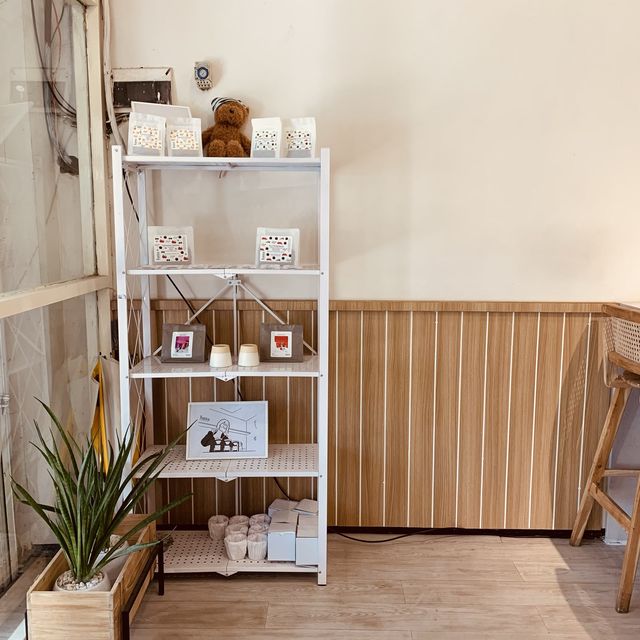 【インドネシア】ケーキが絶品“Baked By Rossa & Hana Roastery”