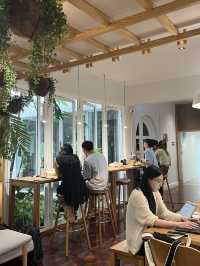 Yellow Lane คาเฟ่ในสวนใจกลางอารีย์ 