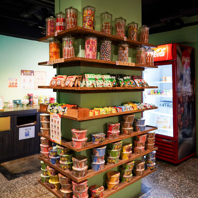 Free flow cup noodles & snacks!