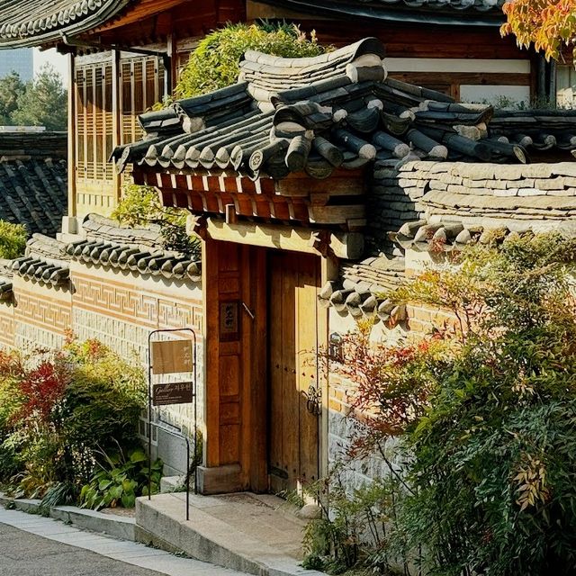 The Cultural Bukchon Hanok Village 🏡