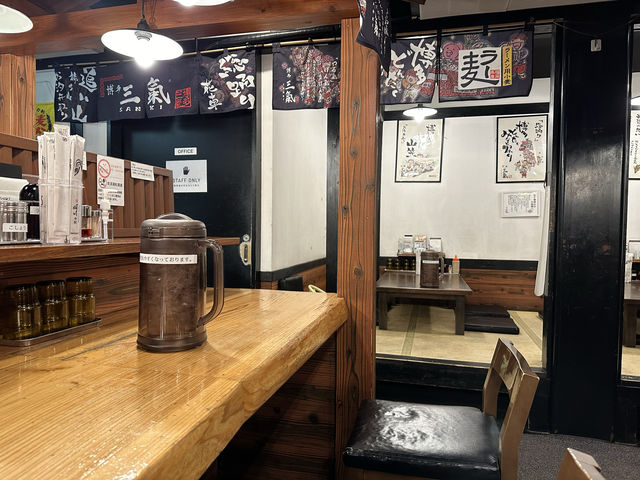 福岡・東区。何度でも替玉10円の豚骨ラーメン店『博多三氣』