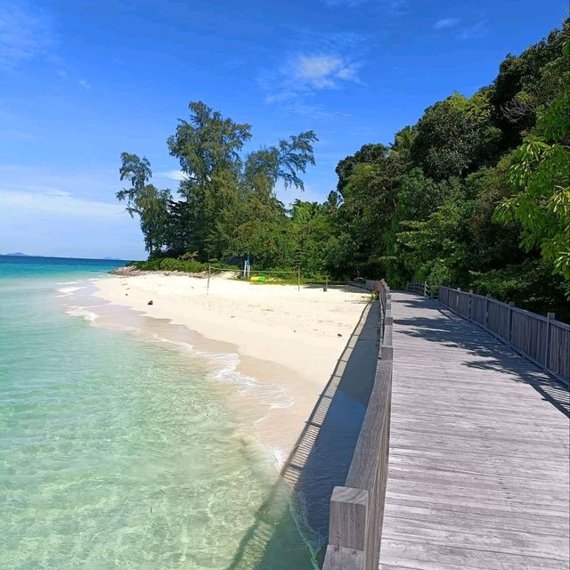 Island Bliss Unveiled : Batu Batu Resort