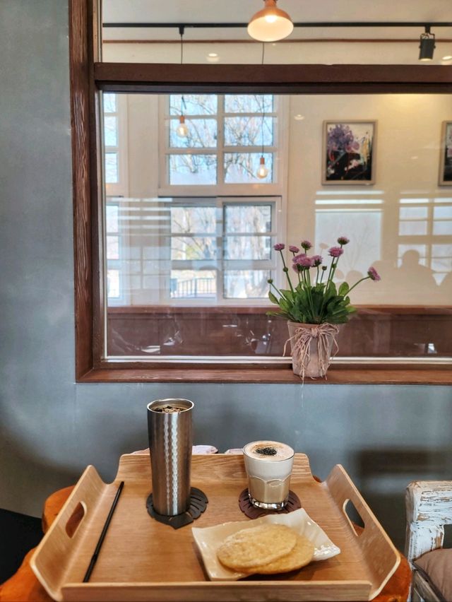 동심의 세계로 돌아간듯 폐교가 변신한 힐링카페☕️