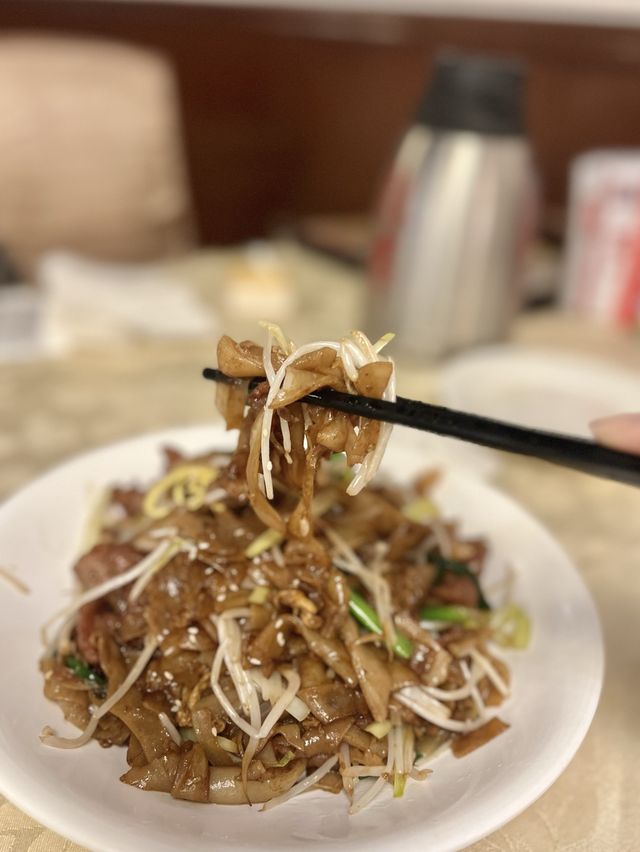 老店懷舊風味：必食乳鴿、雞粥、炒牛河
