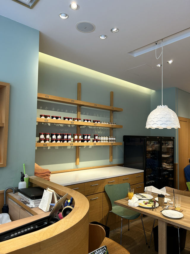 Trying the viral bakery in Tokyo