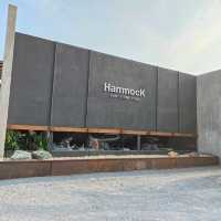 HAMMOCK เช้ามาคาเฟ่ ค่ำๆเท่ห์เป็นบาร์