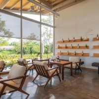 CHARN CAFE & BISTRO คาเฟ่สไตล์โฮมมี่ระยอง