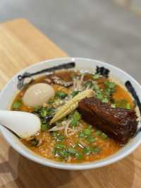 圍方都有鬼金棒拉麵食