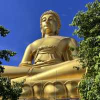 Getting enlightened at Wat Paknam Phasi Charoen Bangkok