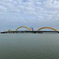 สะพานมังกรไฟ แลนด์มาร์คเมืองดานัง