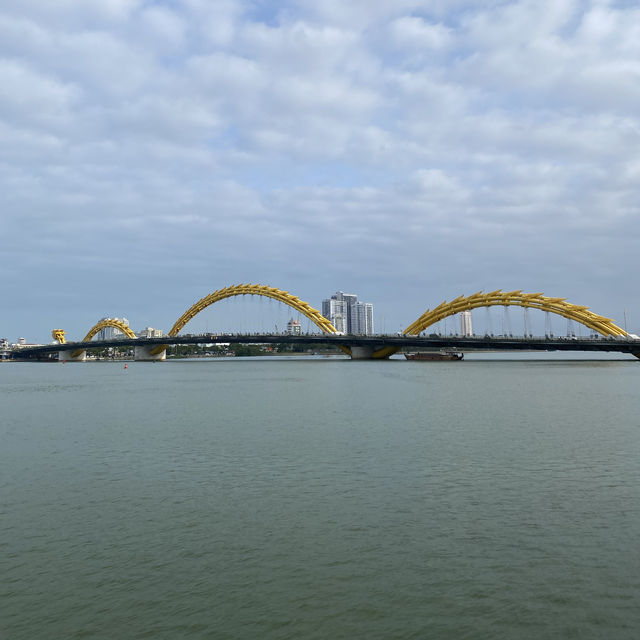 สะพานมังกรไฟ แลนด์มาร์คเมืองดานัง