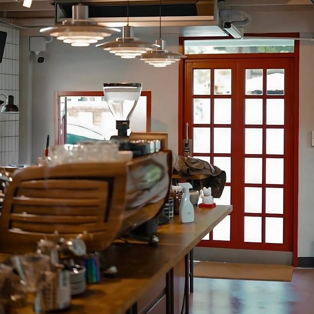 🌭PNOON Coffee คาเฟ่บ้านไม้สีขาว
