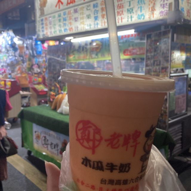 六合観光夜市を散策