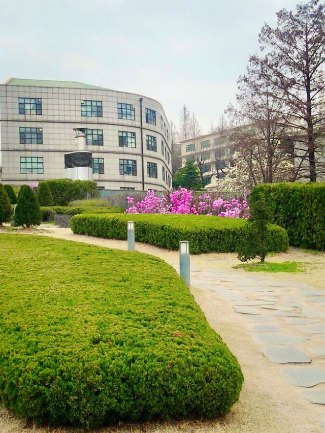 【首爾】梨花女子大學：優美寧靜的校園環境，新潮的周邊小店