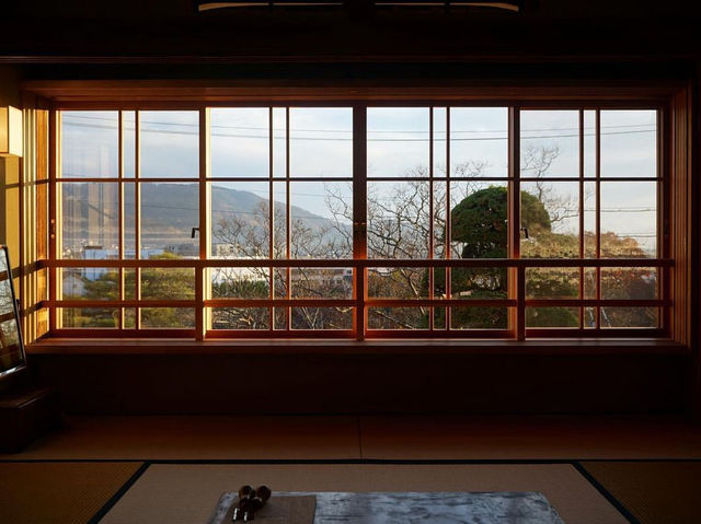 長野　美ヶ原温泉・旅館の顔となるダイニングの上にある客室”三城”
