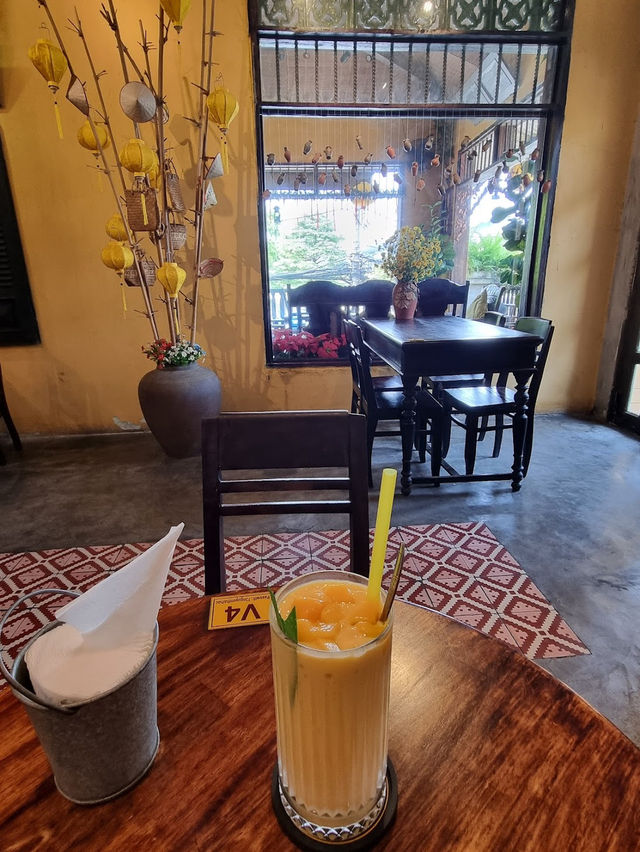 코코넛커피 맛집 웃띠크 카페(Út Tịch café) 