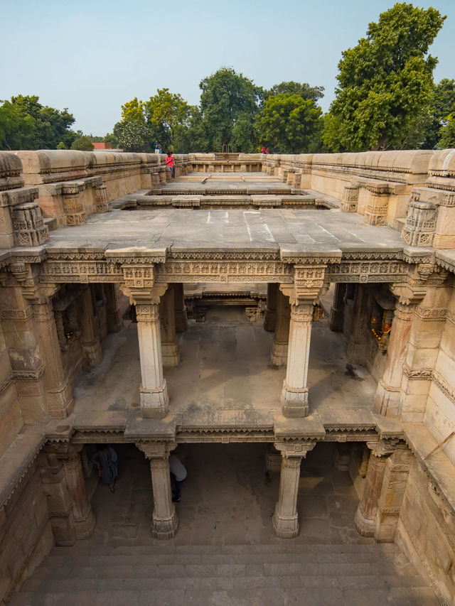 The Adalaj Stepwell บ่อน้ำโบราณอายุกว่า 500 ปี