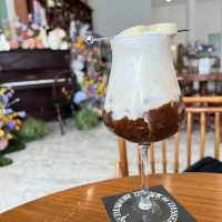THREE DOLLARS Flowers & Cafe คาเฟ่สายหวาน
