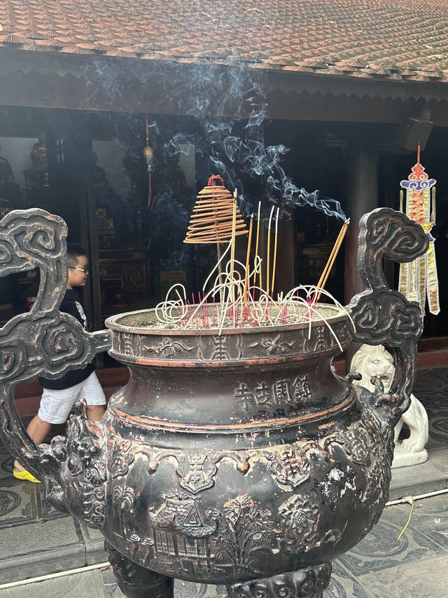 พาเที่ยววัดหงอกเซิ่น วัดสวยในเมืองฮานอย 