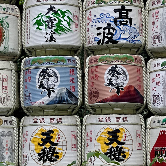 Discover Serenity at Meiji Jingu Shrine! 🌿⛩️