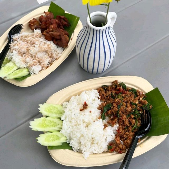 ร้านคาเฟ่ ดอกไม้ ประตู แจกัน วิลเลจ 