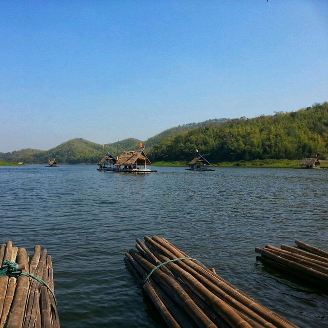 กิจกรรมล่องแพที่ห้วยกระทิง