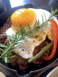 【福岡カフェ】好きなトッピングをしてハンバーグを楽しもう🥘