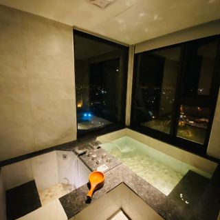 Yilan's Noble Bath.