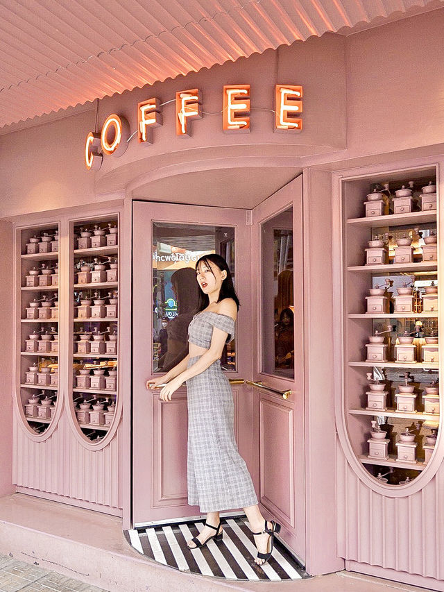 📍 The Cassette Coffee Bar