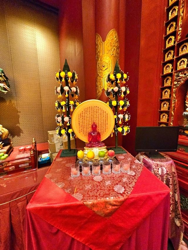 Buddha Tooth Relic Temple: วัดพุทธในสิงคโปร์