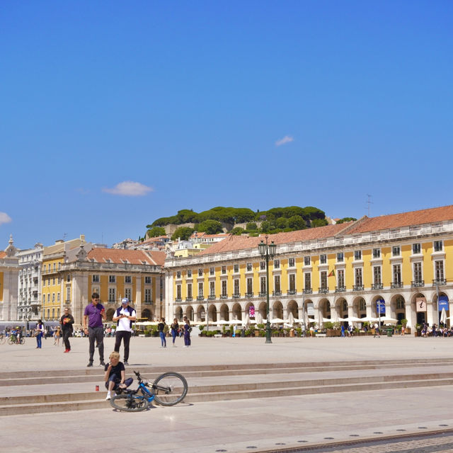 리스본에서 제일 큰 광장이자 호세1세 동상이 있는 명소 - Praça do Comércio