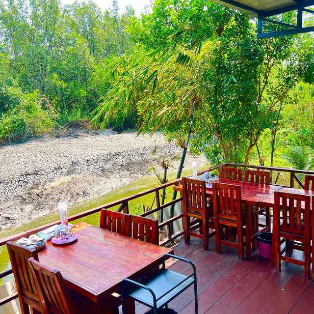 ร้านอาหารทะเลรสเด็ดคลองโคน